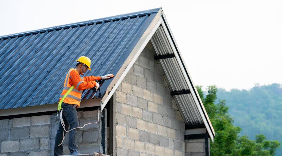 Professional gutter cleaning in Hampton, FL
